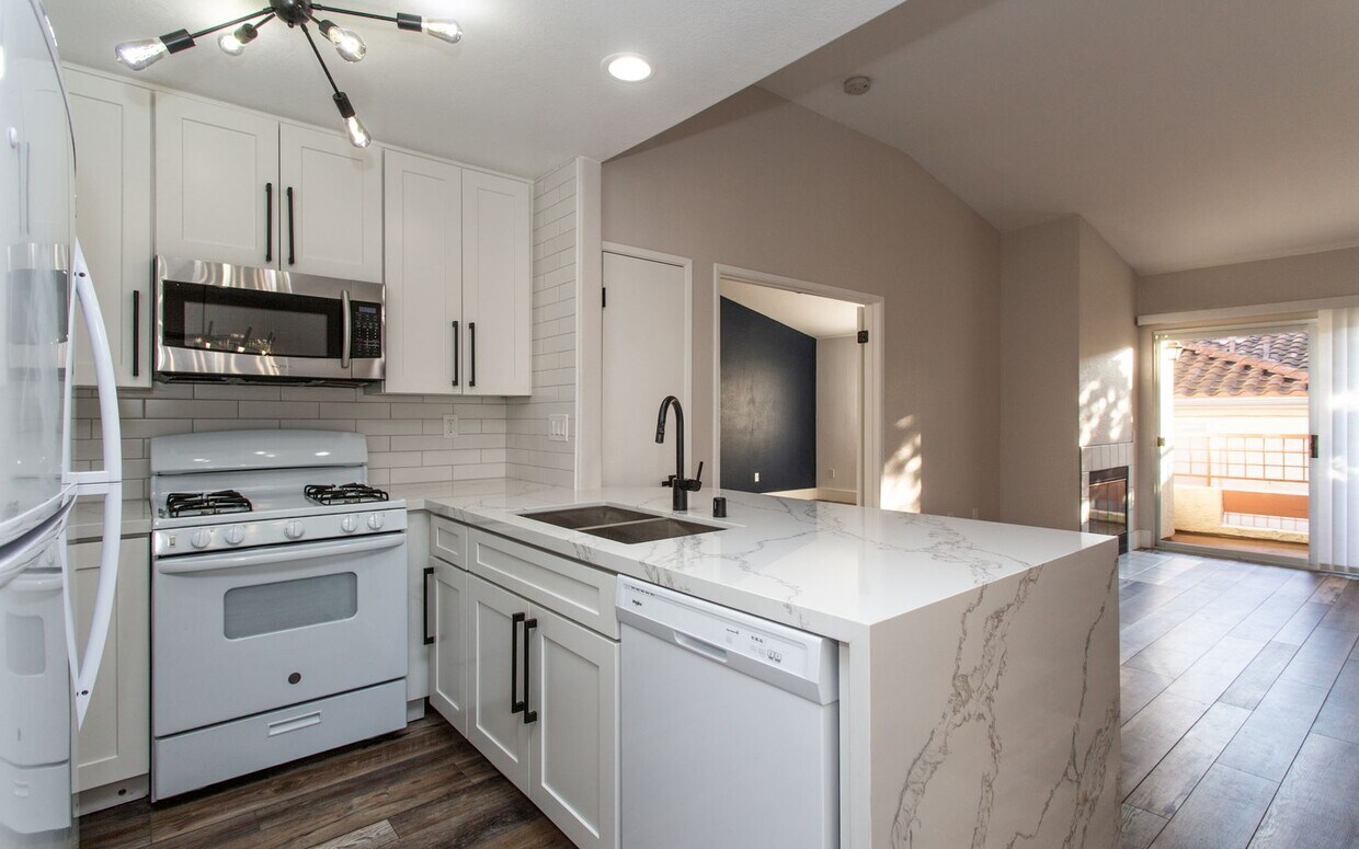 Primary Photo - Upper Level 3 Bedroom, 2 Bath Condo!