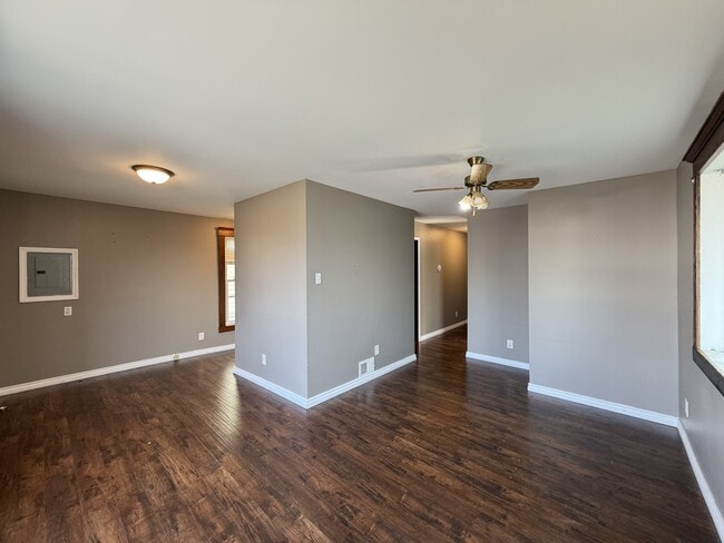 Building Photo - 11 Pooley Pl