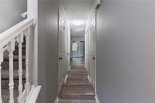 Foto del edificio - 6156 WinterGreen Rd NW