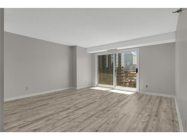 Building Photo - 66 9th St E