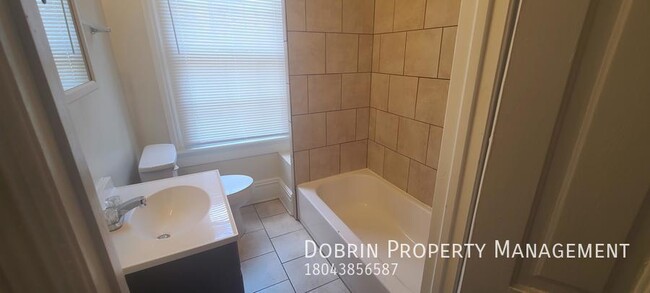 Building Photo - Renovated 3BD w/ Spacious Room - Walk to MCV