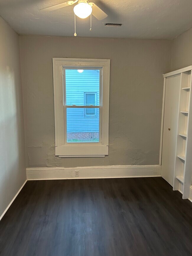 Foto del edificio - 1616 Davis St