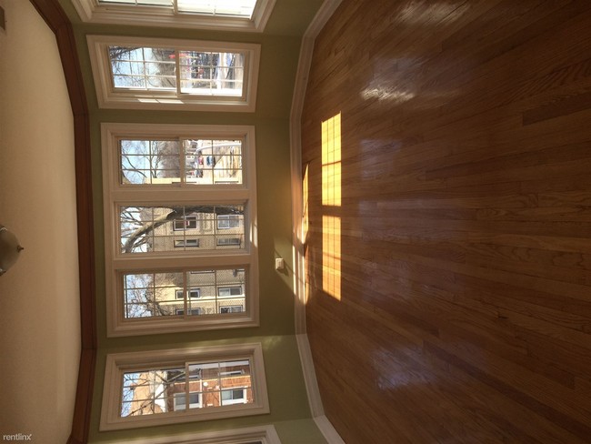 Foto del edificio - 2436 W 68th St