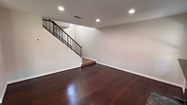 Building Photo - Newly updated 3-bedroom, 2.5-bath Hampton ...
