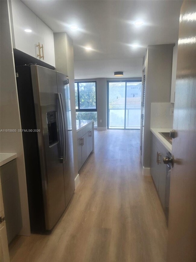 Foto del edificio - 9800 W Bay Harbor Dr