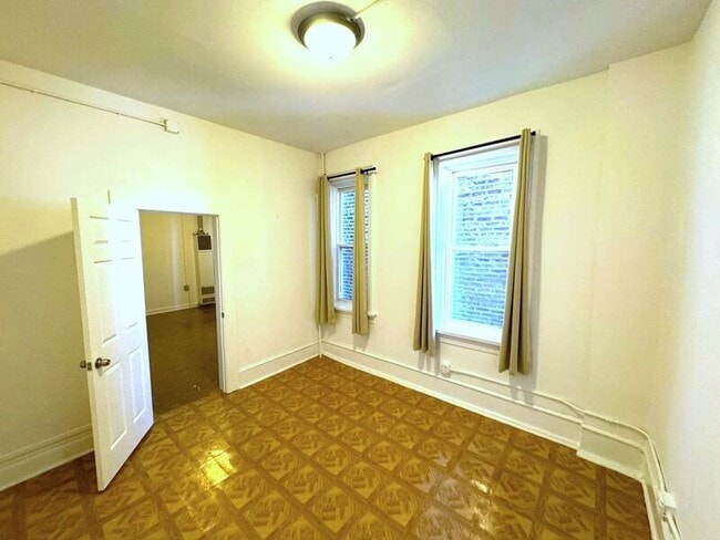 Building Photo - 1325 W 18th St