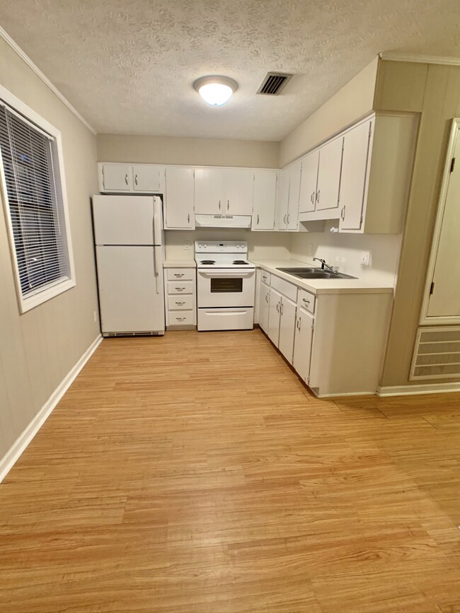 211-4 - 211 Auburn Dr