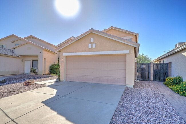 Building Photo - Desirable North Phoenix  Home with 1 Downstairs Bedroom!!!