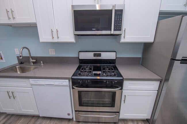 Foto del edificio - !!!!!Beautiful, Cozy Renovate Studio Apartment!!!!!