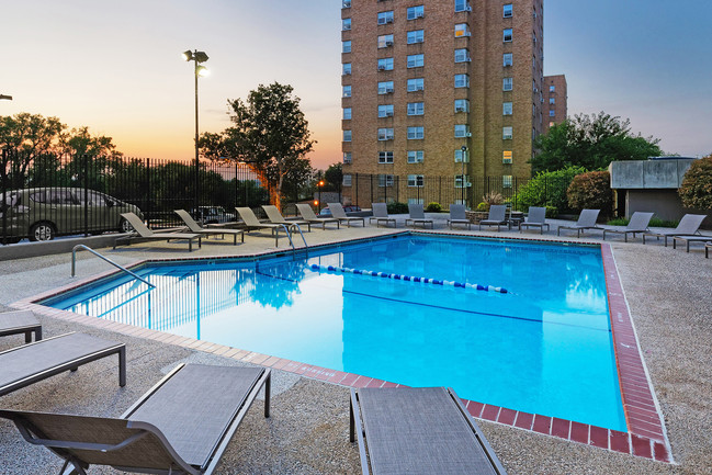 Resort-style pool with surrounding sundeck and cabana - Quality Hill Towers