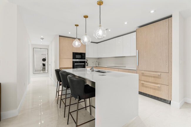 Foto del edificio - 3100 N Ocean Dr