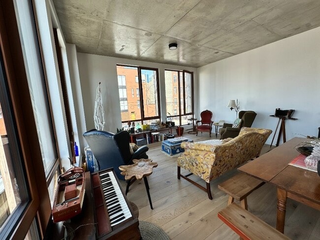 Building Photo - 189 Conover St