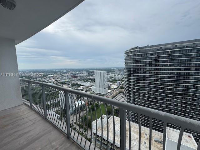 Building Photo - 1750 N Bayshore Dr