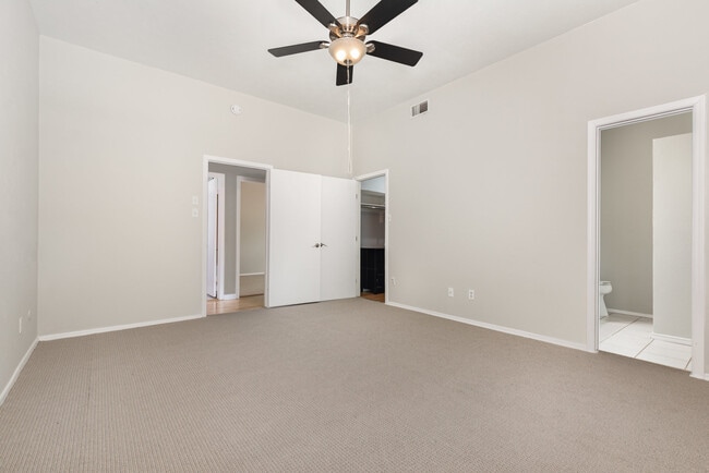 Building Photo - 10438 High Hollows Dr