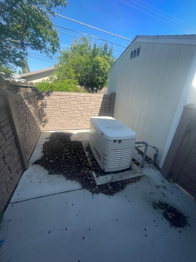 Foto del edificio - NICE OLDER HOME IN ESTABLISHED AREA