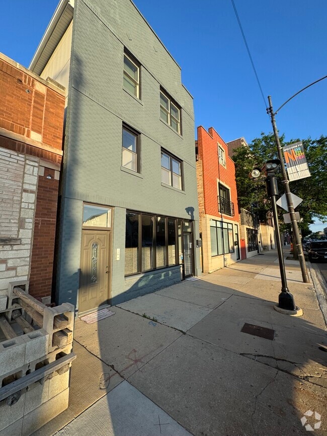 Building Photo - 4353 N Western Ave