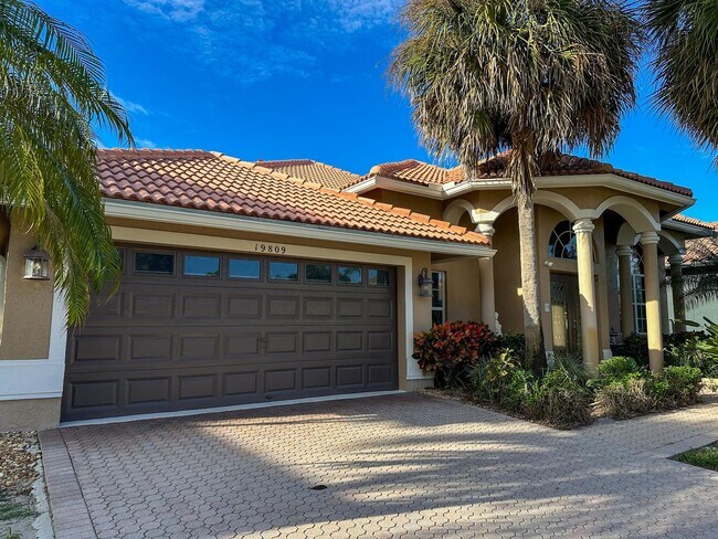 Foto del edificio - 19809 Dinner Key Dr