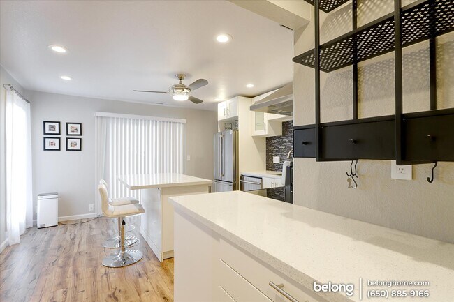 Building Photo - 1831 Manzanita Dr