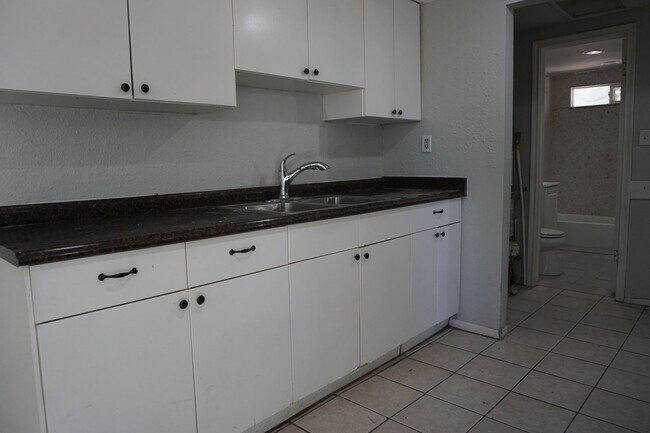 Building Photo - 3670-3672 Atlas Way