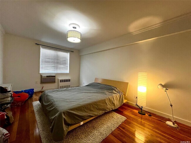Foto del edificio - 84-10 153rd Ave