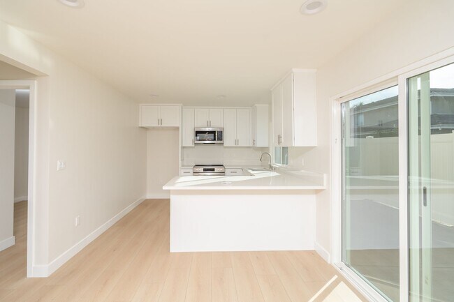 Building Photo - BEAUTIFULLY RENOVATED 2 BEDROOM 2 BATHROOM UNIT IN ARCADIA!!