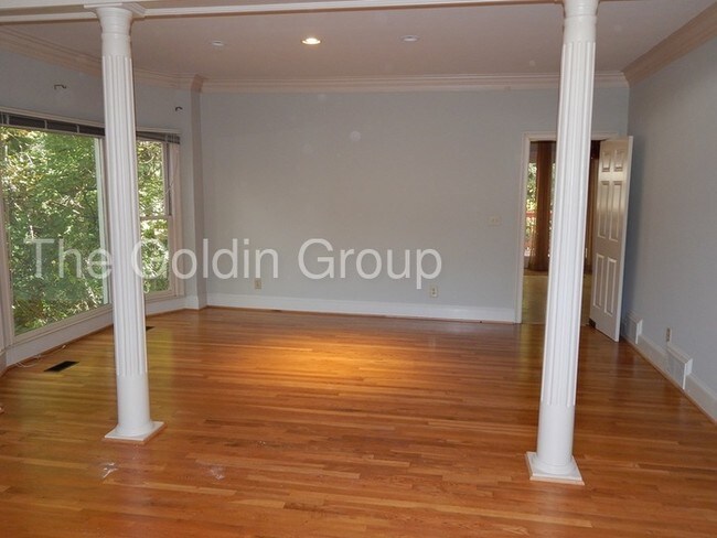 Building Photo - 920 Manchester Pl in Sandy Springs
