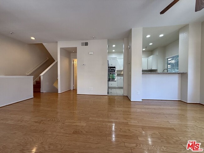 Building Photo - 13975 Lemoli Ave