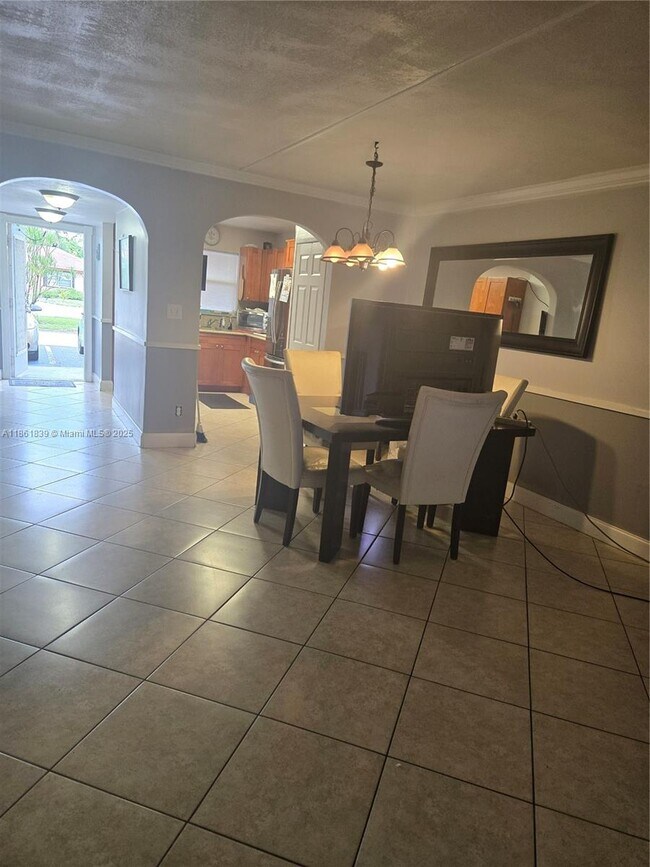 Foto del edificio - 617 S State Rd 7