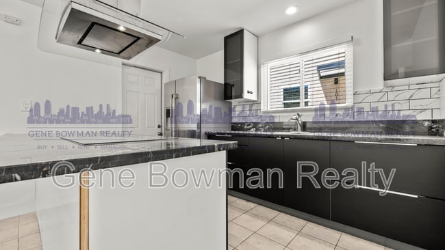 Foto del edificio - 2409 Fleetwood St