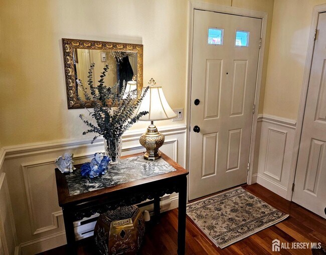 Foto del edificio - 663 Yorktown Ln