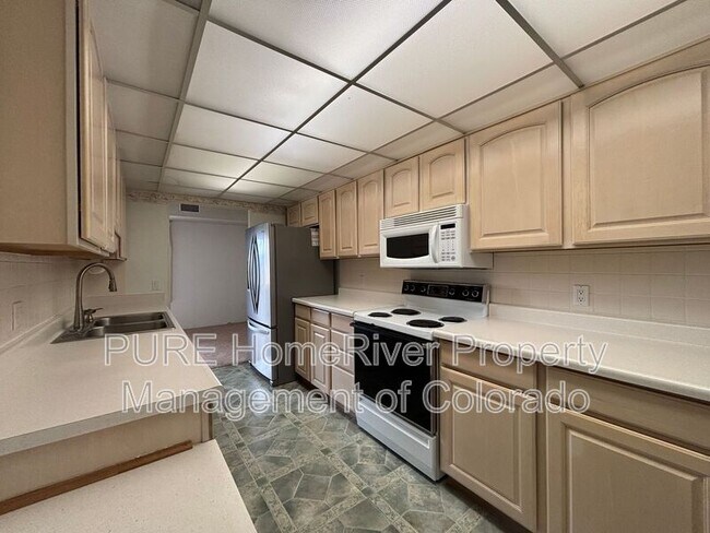 Foto del edificio - 7865 E Mississippi Ave