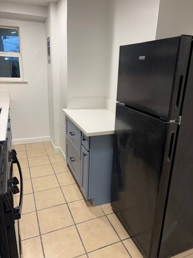 Building Photo - 124 7th St