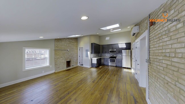 Building Photo - 814 Cathedral St