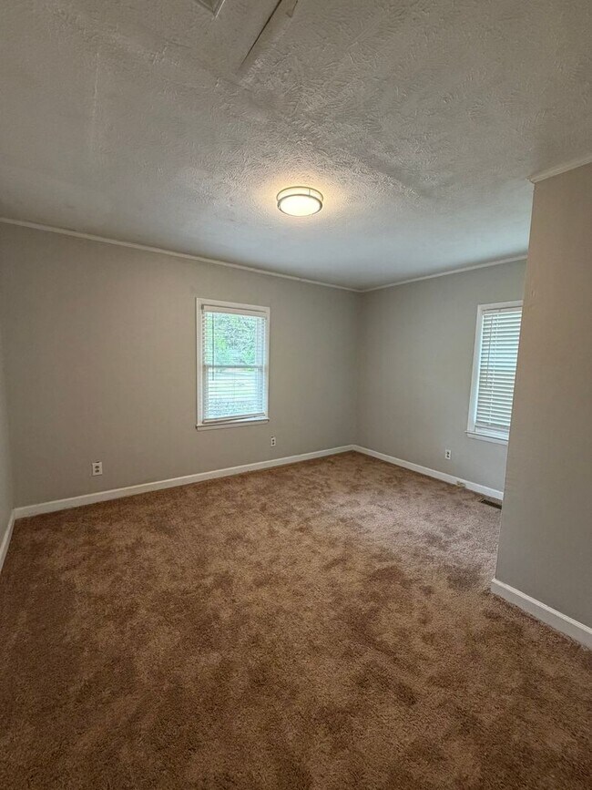 Foto del edificio - 3008 James Dail Rd