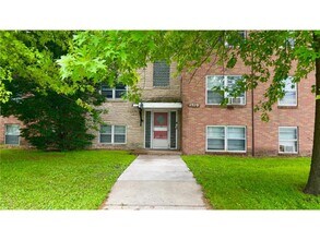 Building Photo - 1510 Larpenteur Ave W