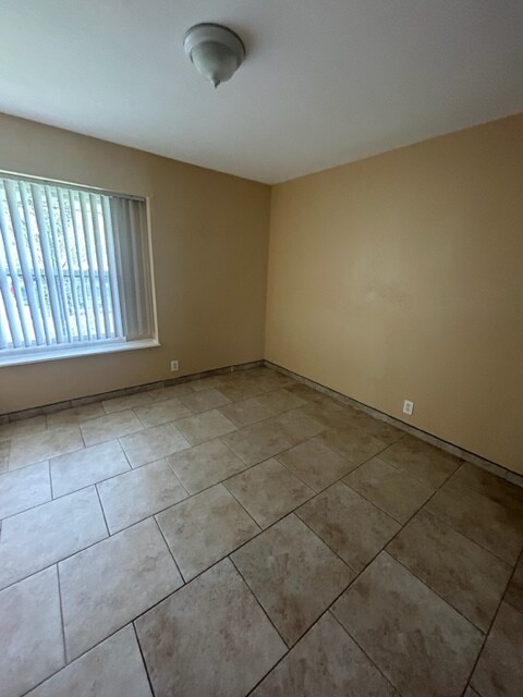 Foto del edificio - 3937 W 178th St