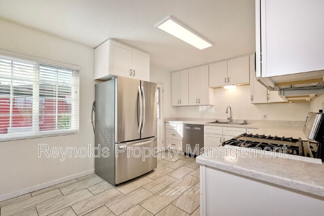 Foto del edificio - 3341 Chamoune Ave