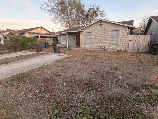 Building Photo - Bright & Inviting 2-Bedroom Duplex in a Highly Desirable Central Location