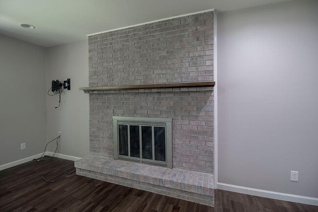 Building Photo - 3021 W Rte K