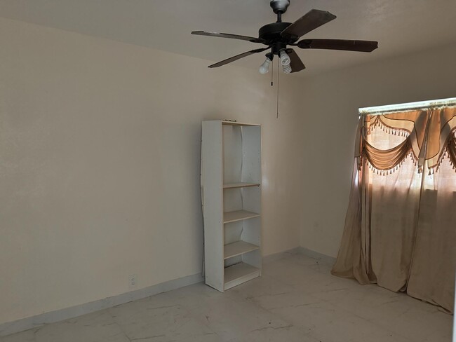 Foto del edificio - 8307 Grove Ave