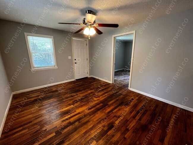 Foto del edificio - 516 Mission Ridge Rd