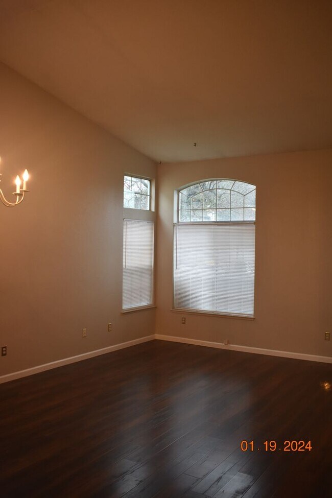 Building Photo - Nice Three Bedroom Home in Weston Ranch wi...
