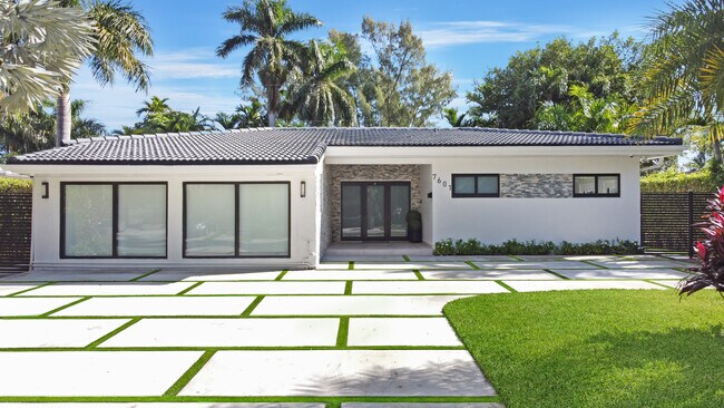 Building Photo - 7601 Coquina Dr