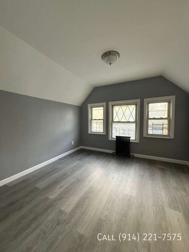 Foto del edificio - 76 Bruce Ave