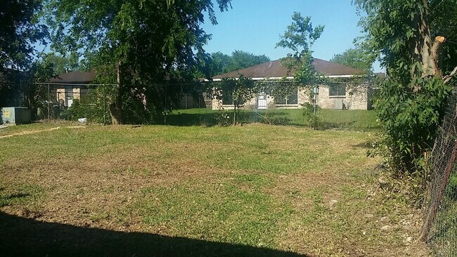 Foto del edificio - 12710 Redfern Dr