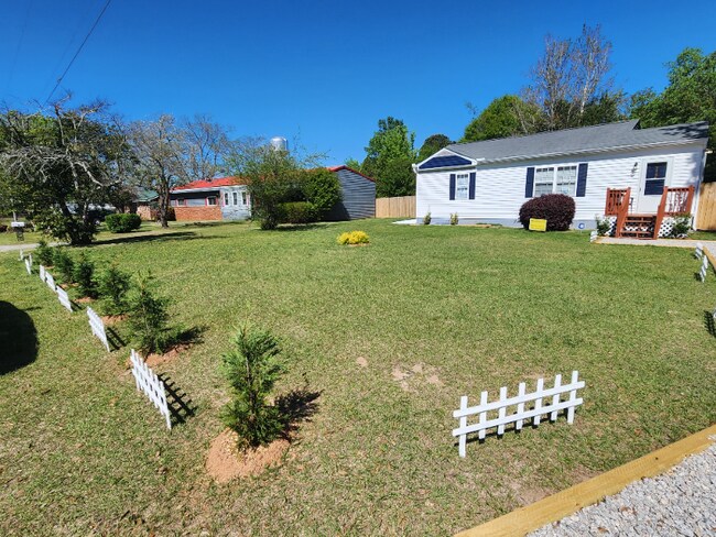 Building Photo - 712 Ruby St