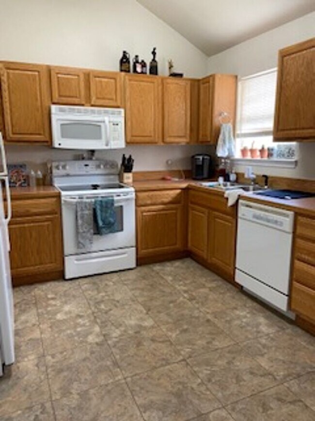 Building Photo - 726 Chanticleers Ln