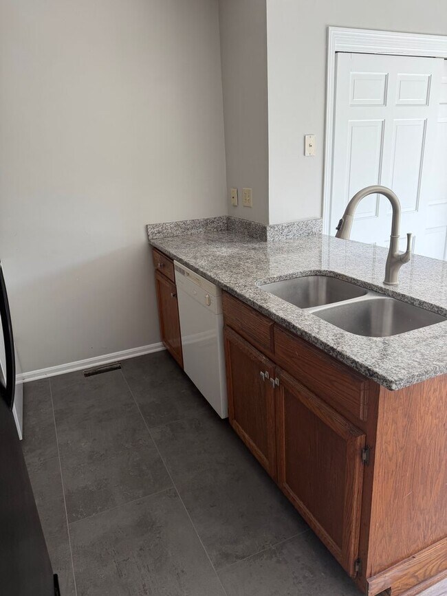 Foto del edificio - 3285-3287 Kilwinning Pl