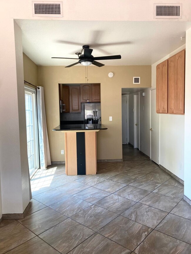 Building Photo - **SPECTACULAR - 2BEDROOM/1.5BATHROOM/1CAR ...