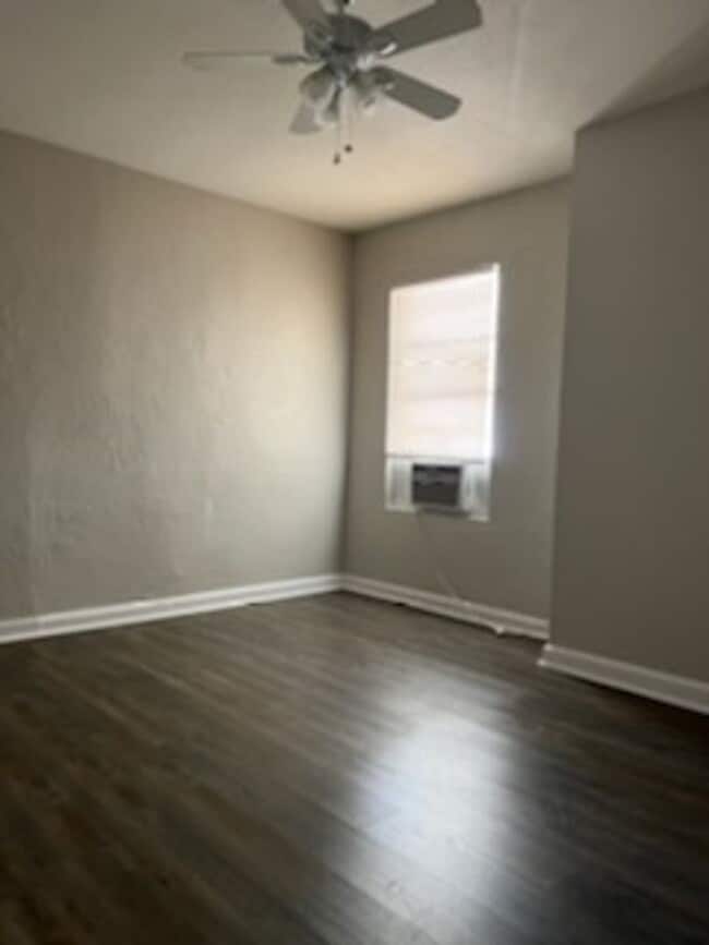 Building Photo - 667 W Osceola St